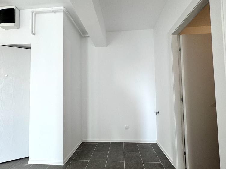 Apartament cu 3 camere semidecomandat în Străulești