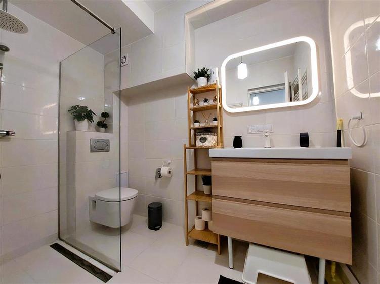 Apartament cu 3 camere decomandat, mobilat în Central