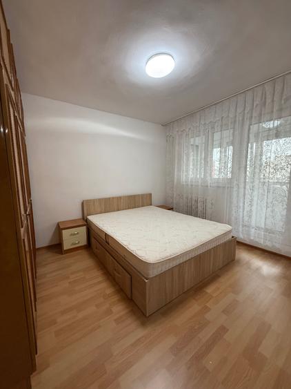 Apartament cu 3 camere decomandat în Dacia