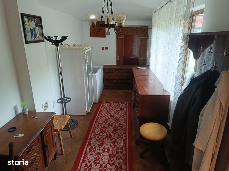 Casă cu 4 camere cu Teren 1584 Mp în Central