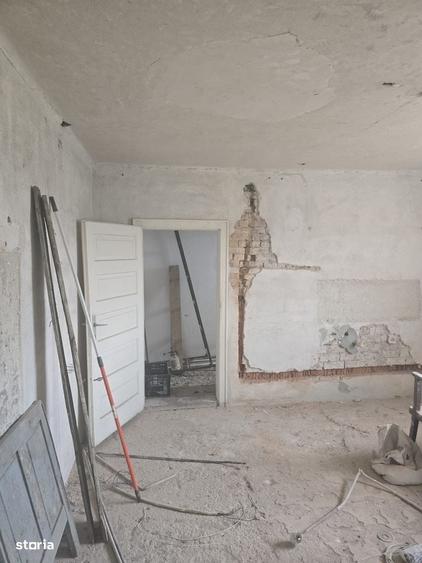 Casă cu 4 camere cu Teren 798 Mp în Botizului