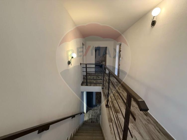 Casă cu 5 camere cu Teren 6117 Mp în Voislova