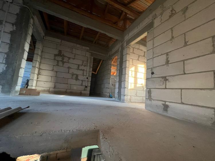 Casă individuală cu 4 camere cu Canalizare în Valea Călugărească