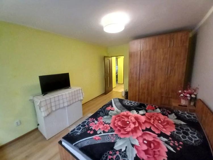 Apartament cu 3 camere decomandat în Săsar