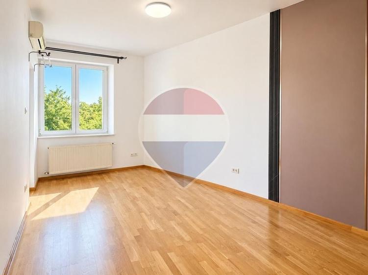 Apartament cu 3 camere decomandat în Floreasca