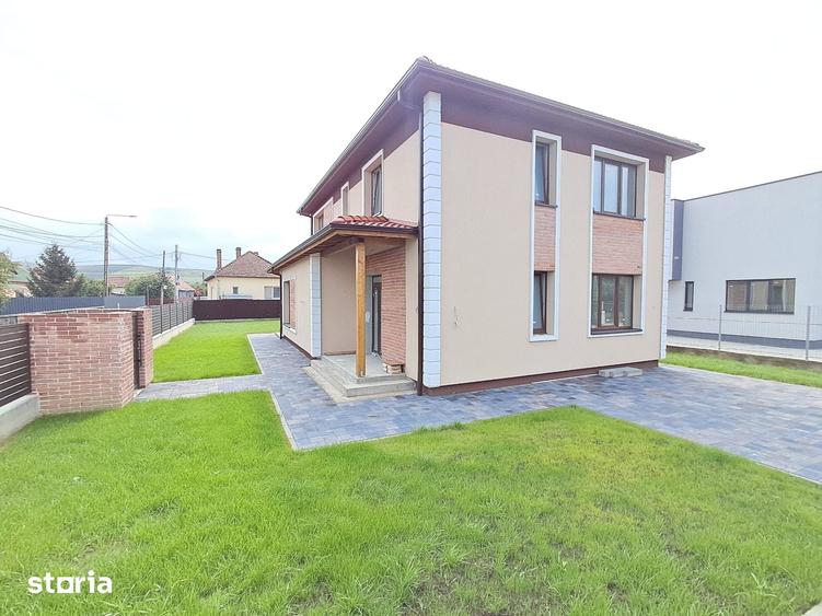 Casă cu 5 camere cu Teren 601 Mp în Apahida