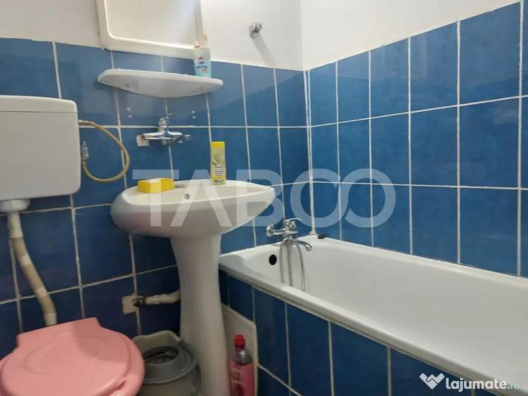 Apartament cu 3 camere semidecomandat în Central