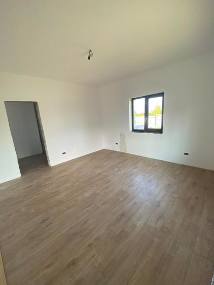 Casă cu 3 camere în Săucești