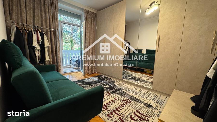 Apartament spa?ios cu 3 camere One?ti, zona centrala - 17
