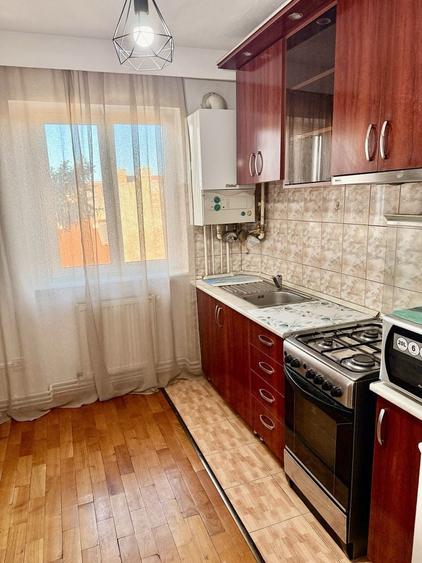 Inchiriez ap. 2 camere, et. 4/4, mobilat, utilat, zona centrala - 5