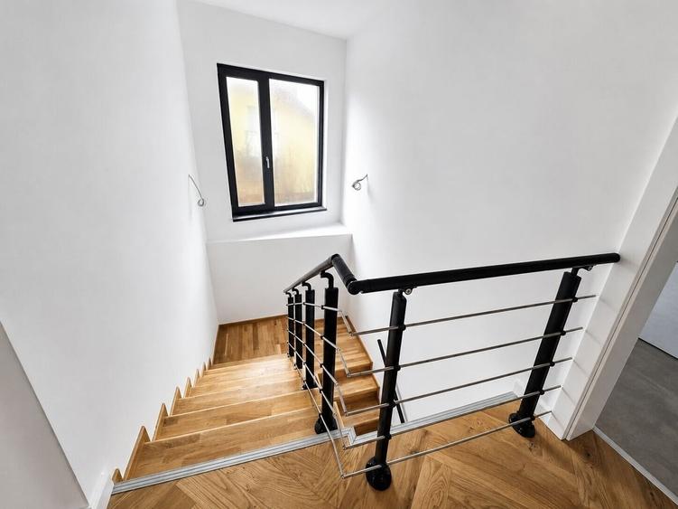 Casă cu 4 camere cu Teren 400 Mp în Corbeanca