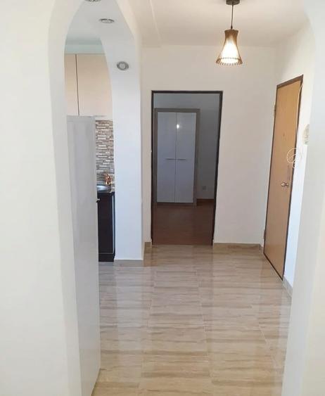 Apartament cu 2 camere decomandat în Titan