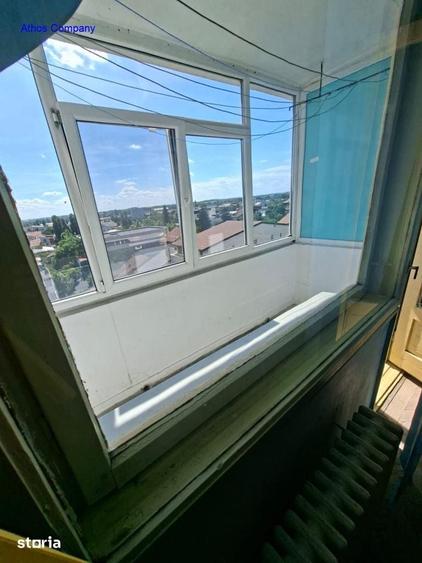 Apartament cu 3 camere semidecomandat în 1 Mai