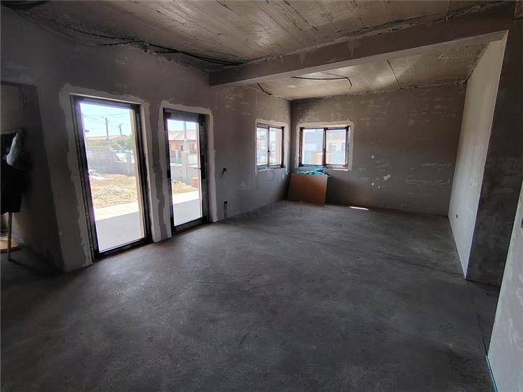 Duplex cu 4 camere cu Canalizare în Moșnița Veche