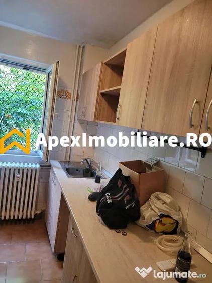 Apartament cu 3 camere semidecomandat în Militari