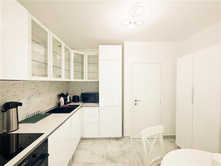 Apartament cu 3 camere semidecomandat, mobilat în Herăstrău