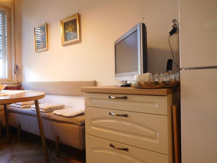 Apartament cu 5 camere decomandat în Central