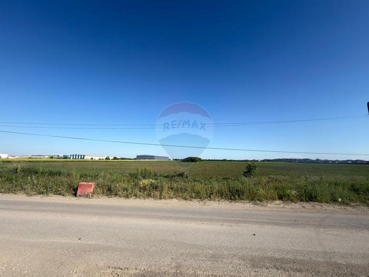 Teren agricol intravilan de 10555 mp, în Clinceni