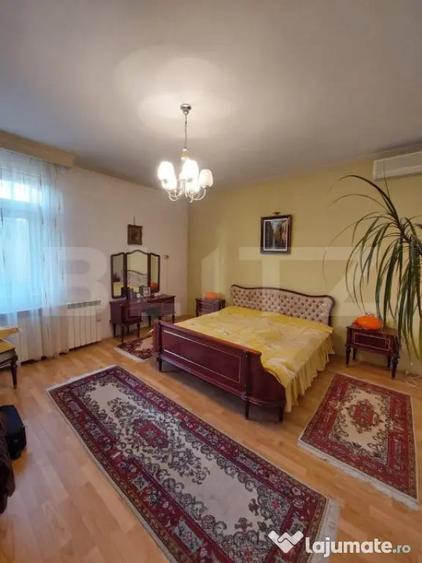 Casă cu 7 camere cu Teren 3800 Mp în Albert