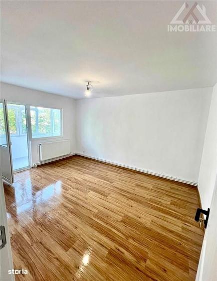 Apartament cu 4 camere decomandat în Dacia