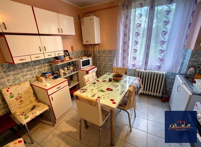 Apartament cu 4 camere decomandat în Central
