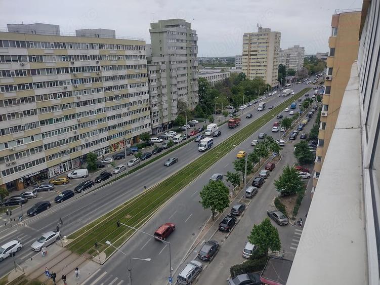 Apartament cu 3 camere decomandat în Costin Georgian