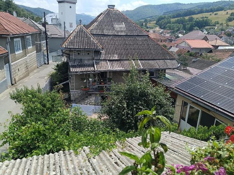 Casă cu Teren 171 Mp în Central