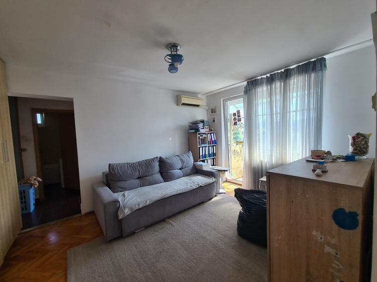 Apartament cu 3 camere semidecomandat, mobilat în Grigorescu