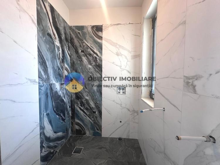Casă cu 3 camere cu Canalizare în Est