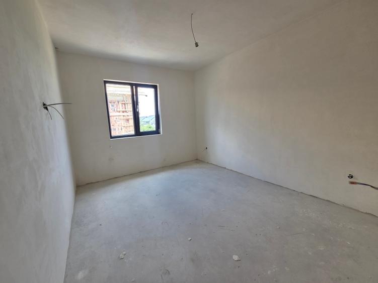 Duplex cu 5 camere cu Teren 200 Mp în Haliu