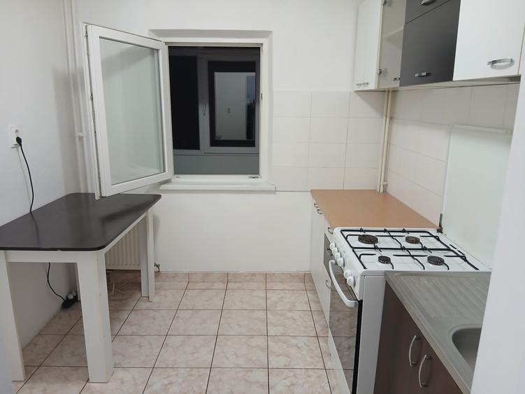 Apartament cu 2 camere decomandat în Nicolina