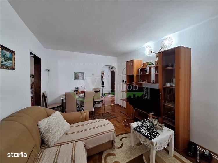 Apartament cu 3 camere semidecomandat în Banca Națională