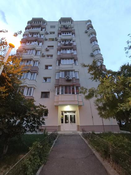 Apartament cu 3 camere decomandat în Teiul Doamnei