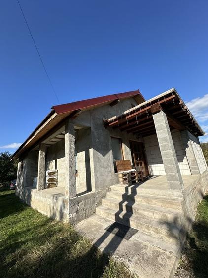 Casă cu 4 camere în Rontău