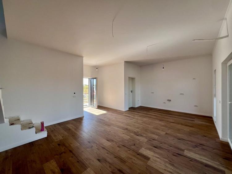 Casă cu 3 camere cu Teren 216 Mp în Săcălaz