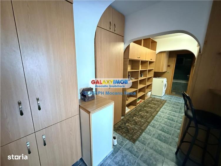 Apartament cu 3 camere decomandat, mobilat în Peneș Curcanul