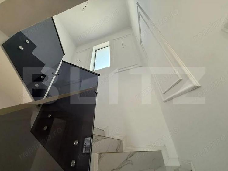 Casă cu 7 camere cu Teren 329 Mp în Central