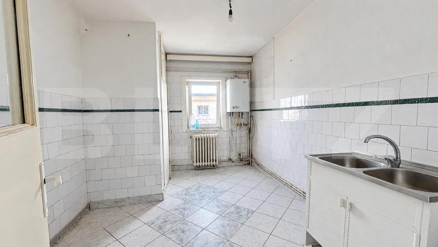 Apartament cu 3 camere decomandat în Liliacului