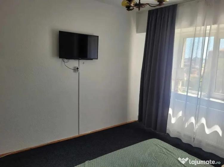 Apartament cu 4 camere decomandat în Est