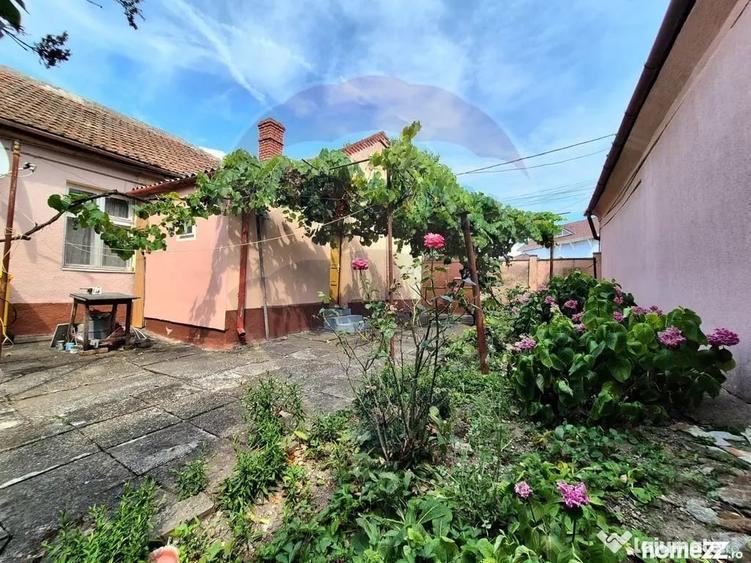 Casă cu 3 camere cu Teren 1100 Mp în Pârneava