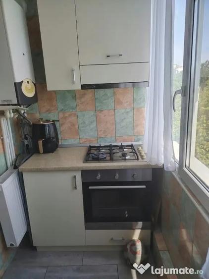Apartament cu 3 camere decomandat în Buzaului
