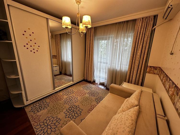 Apartament cu 3 camere decomandat în Virtuții
