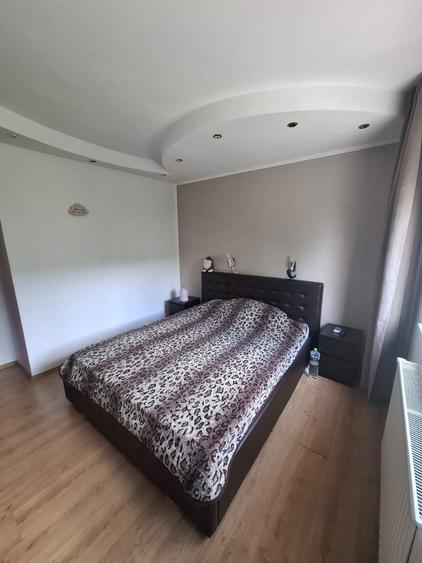 Apartament cu 4 camere decomandat în Tractorul