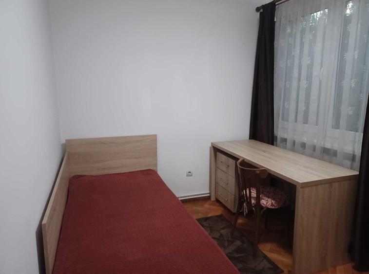 Casă cu 2 camere decomandat în Central