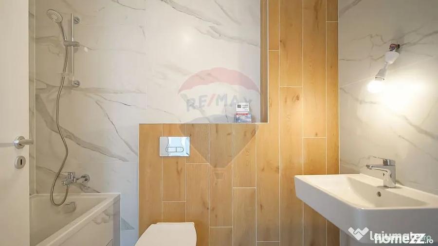 Apartament cu 3 camere semidecomandat în Tractorul
