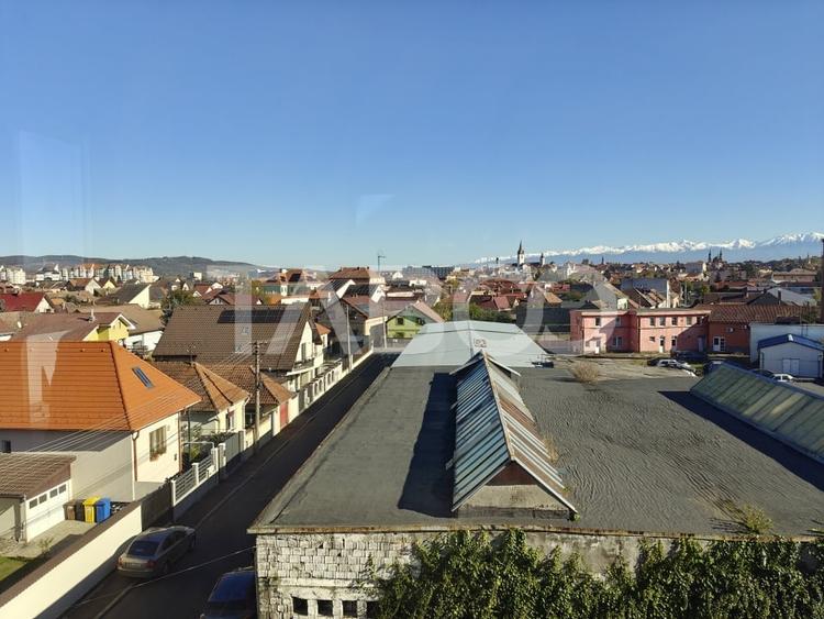 Apartament cu 3 camere decomandat, mobilat în Piața Cluj