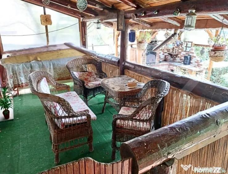 Casă cu 5 camere cu Teren 3000 Mp în Central