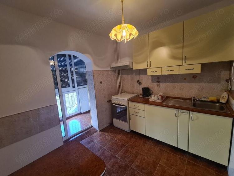 Apartament cu 2 camere decomandat în Calea București