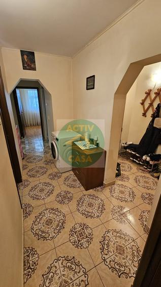 Apartament cu 3 camere decomandat în Est