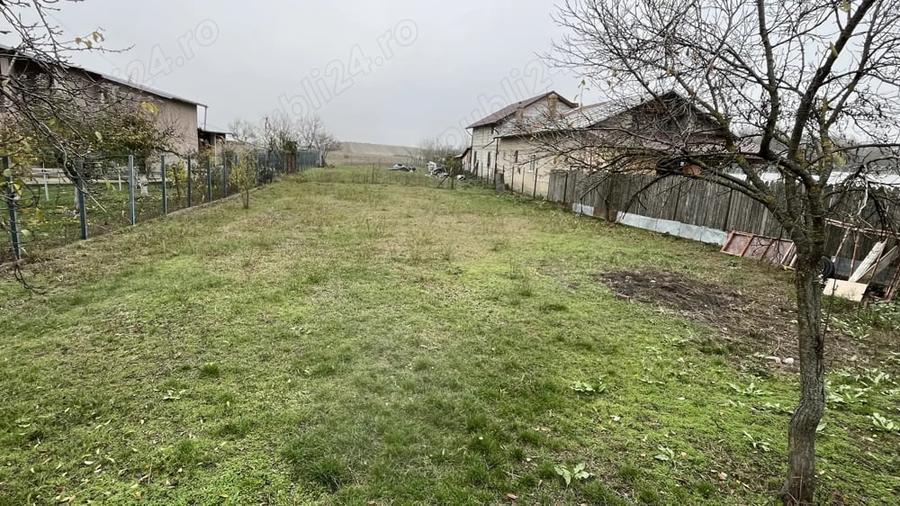 Teren de 978 mp, în Mănești